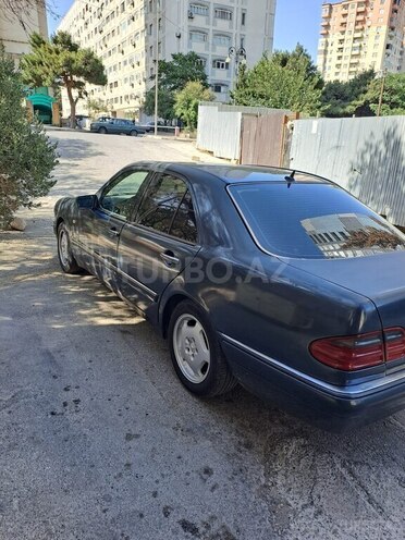 Mercedes E 220 1999, 250,000 km - 2.0 л - Bakı