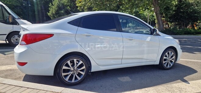 Hyundai Accent 2015, 131,000 km - 1.4 л - Bakı