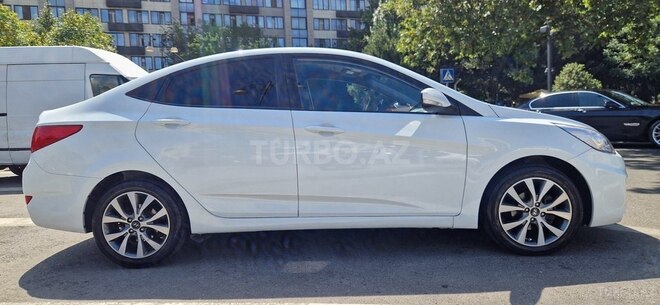 Hyundai Accent 2015, 131,000 km - 1.4 л - Bakı