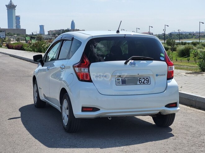 Nissan Note-7