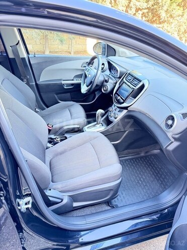 Chevrolet Aveo-8