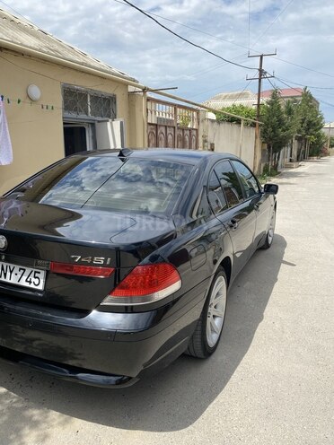 BMW 745-4