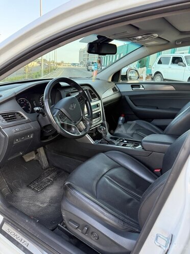 Hyundai Sonata-10
