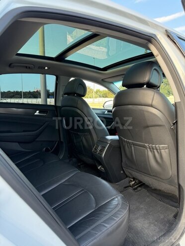 Hyundai Sonata-15