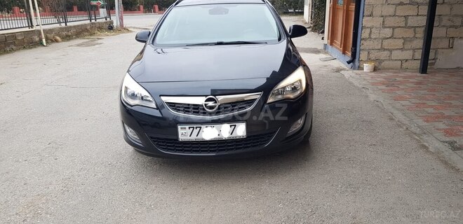 Opel Astra 2011, 18,000 km - 1.4 l - Qusar