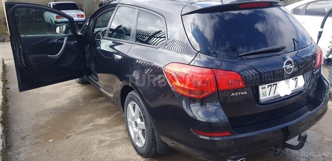 Opel Astra 2011, 18,000 km - 1.4 l - Qusar