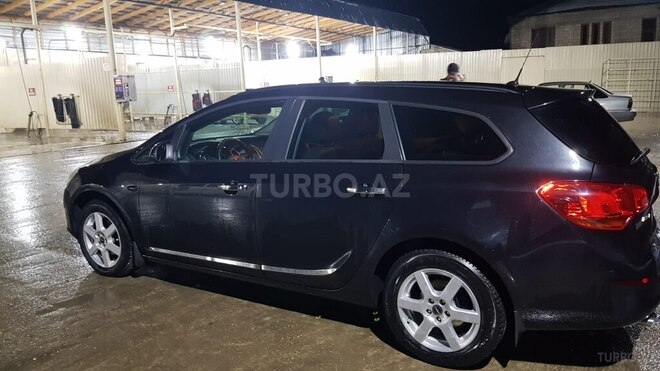 Opel Astra 2011, 18,000 km - 1.4 l - Qusar