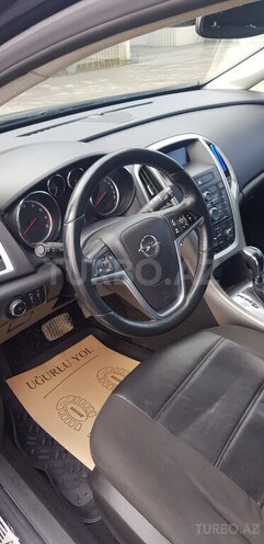 Opel Astra 2011, 18,000 km - 1.4 l - Qusar