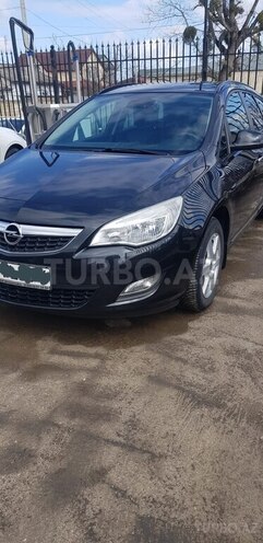 Opel Astra 2011, 18,000 km - 1.4 l - Qusar