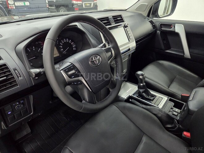 Toyota Land Cruiser Prado-7