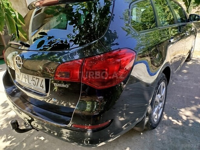 Opel Astra 2011, 18,000 km - 1.4 l - Qusar