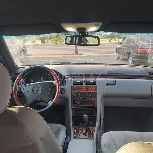 Mercedes E 240 1999, 190,000 km - 2.4 l - Gəncə
