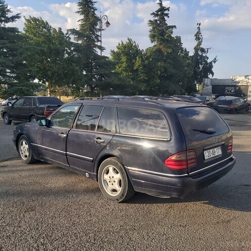 Mercedes E 240 1999, 190,000 km - 2.4 l - Gəncə