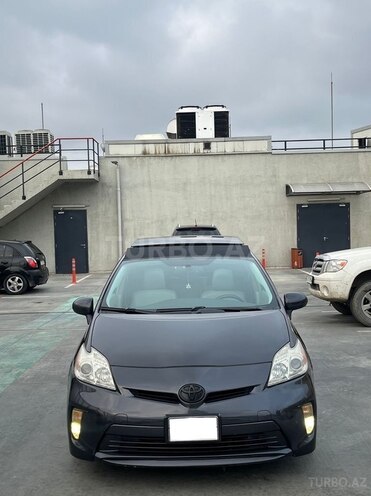 Toyota Prius-2