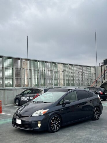 Toyota Prius-3