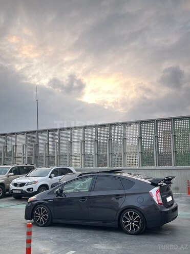 Toyota Prius-5