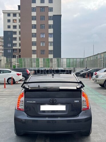 Toyota Prius-4