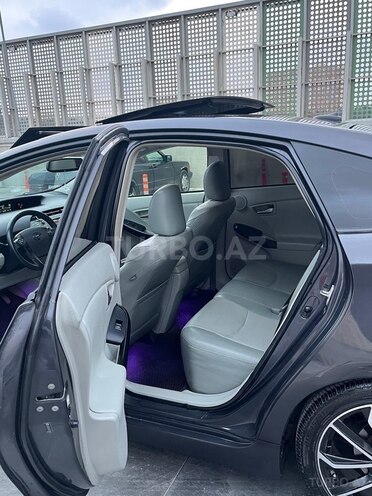 Toyota Prius-11
