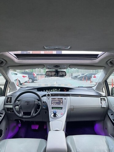 Toyota Prius-10
