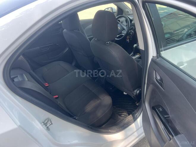 Chevrolet Aveo-12