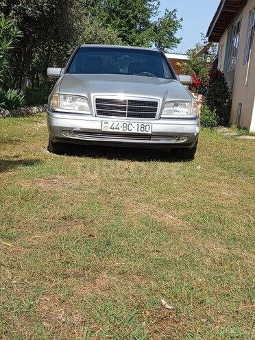 Mercedes C 180 1994, 260,000 km - 1.8 л - Astara