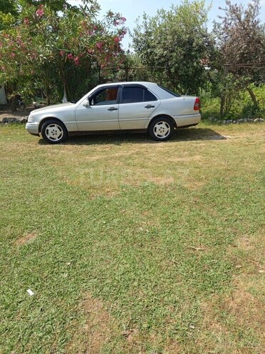 Mercedes C 180 1994, 260,000 km - 1.8 л - Astara