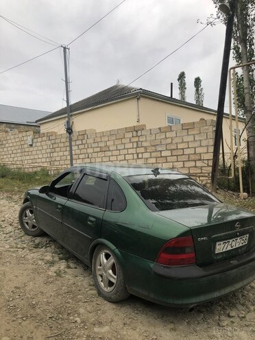 Opel Vectra 1996, 250,000 km - 2.0 l - Qusar