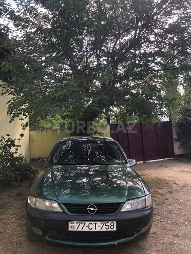 Opel Vectra 1996, 250,000 km - 2.0 l - Qusar