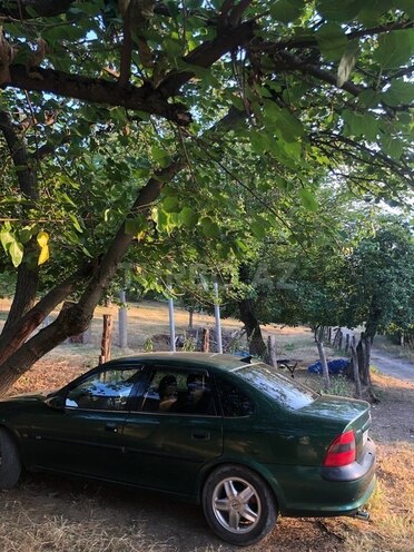 Opel Vectra 1996, 250,000 km - 2.0 l - Qusar