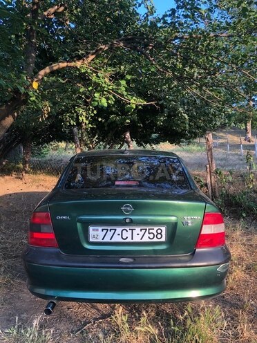 Opel Vectra 1996, 250,000 km - 2.0 l - Qusar