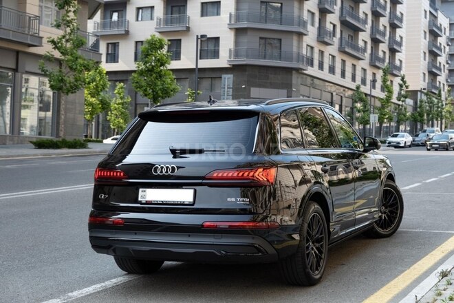 Audi Q7-7