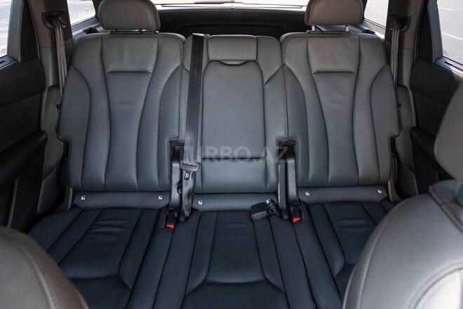 Audi Q7-11
