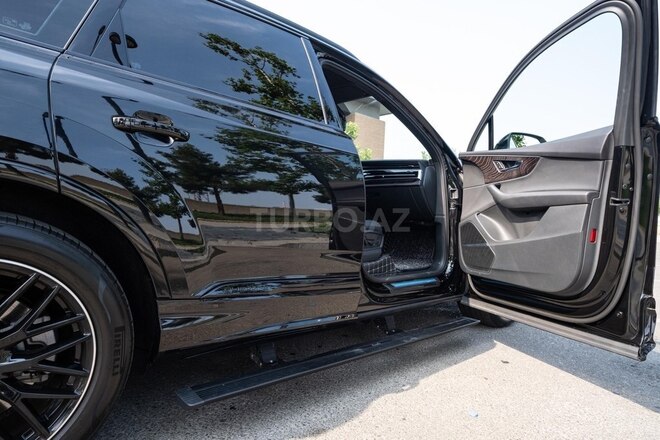 Audi Q7-5