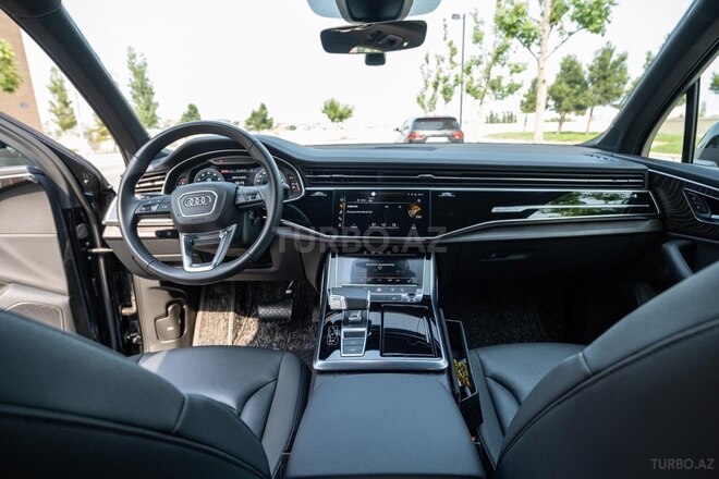 Audi Q7-16