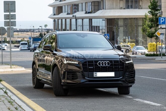 Audi Q7-3