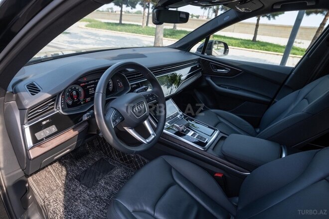 Audi Q7-13