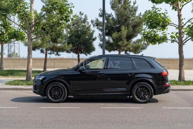 Audi Q7-4