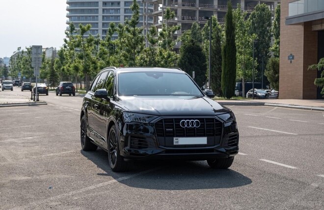 Audi Q7-1