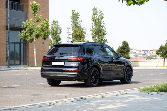 Audi Q7-9