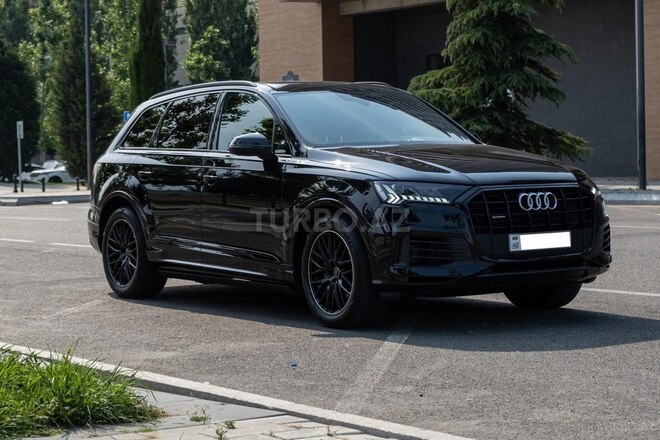 Audi Q7-6