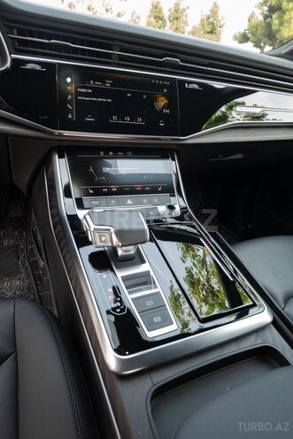 Audi Q7-18