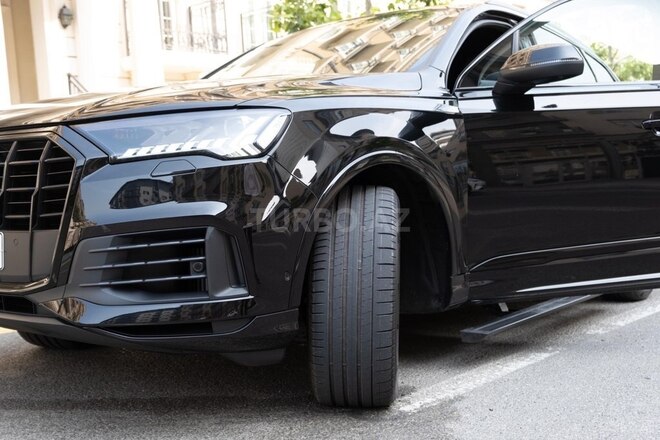 Audi Q7-8