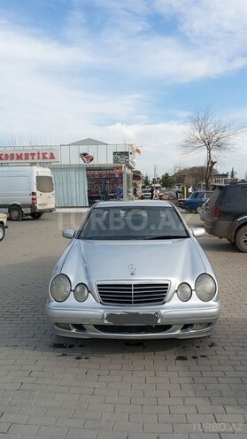 Mercedes E 220 d 2000, 840,000 km - 2.2 л - Masallı