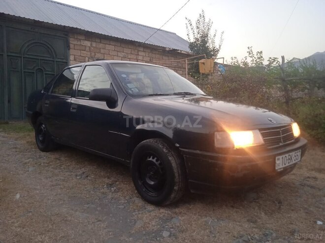 Opel Vectra 1993, 350,000 km - 1.8 l - Qəbələ