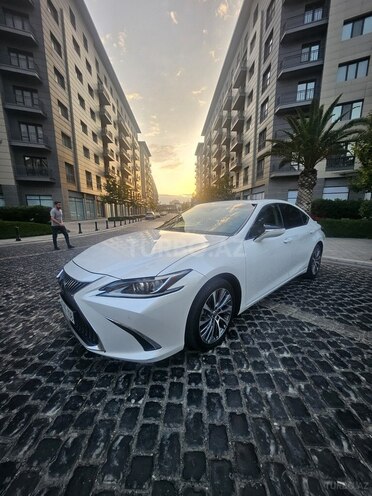 Lexus ES 300h 2020, 81,845 km - 2.5 l - Bakı