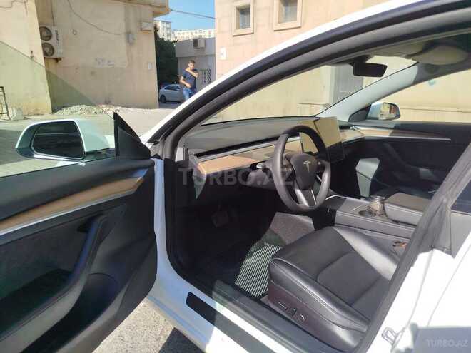 Tesla Model 3-5