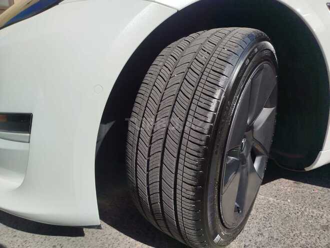 Tesla Model 3-3