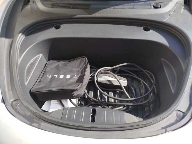Tesla Model 3-14