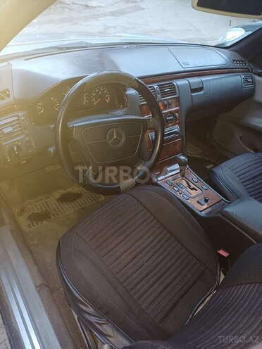 Mercedes E 240 1998, 280,000 km - 2.4 l - Bakı