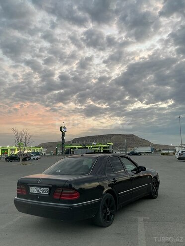 Mercedes E 240 1998, 120,000 km - 2.4 l - Bakı
